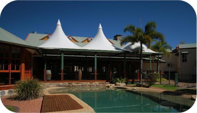 Tinaroo Lake Resort Bagian luar foto