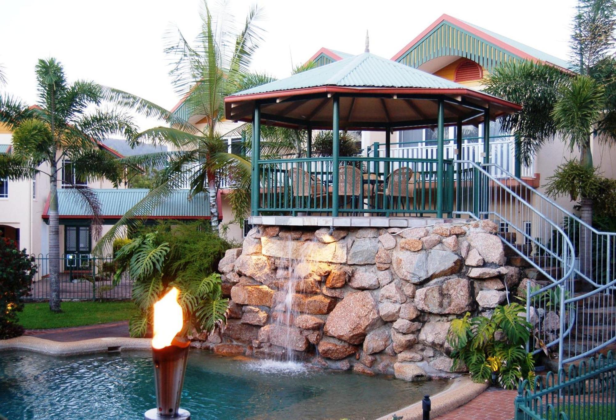 Tinaroo Lake Resort Bagian luar foto