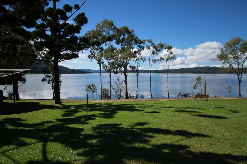 Tinaroo Lake Resort Ruang foto