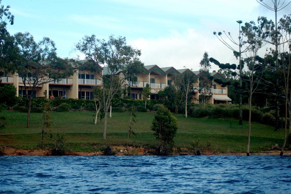 Tinaroo Lake Resort Bagian luar foto